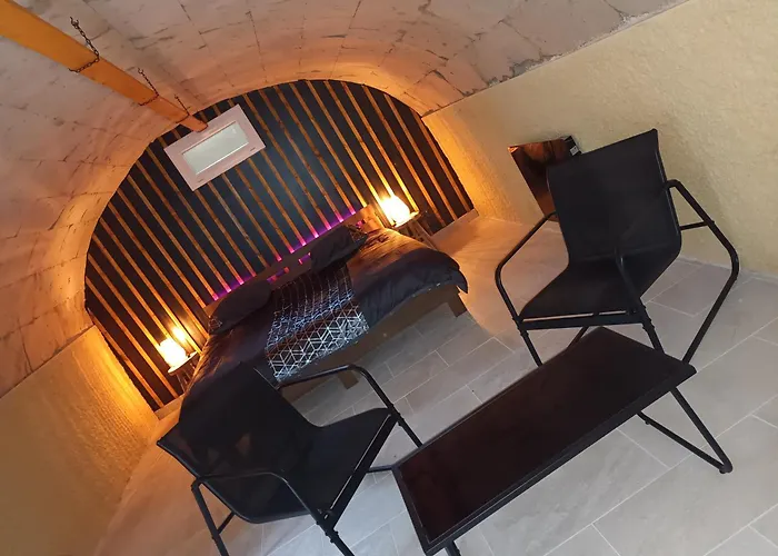 De La Libaudiere Love hotel *